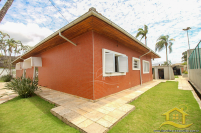 Casa para venda no bairro 29, em Peruíbe / SP.