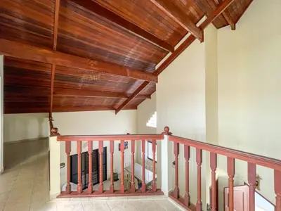 Casa - Sobrado com 4 dormitórios (sendo 4 suite(s)) a 0,00 metros praia.