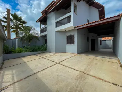 Casa - Sobrado com 4 dormitórios (sendo 4 suite(s)) a 0,00 metros praia.