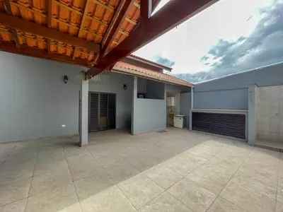 Casa - Sobrado com 4 dormitórios (sendo 4 suite(s)) a 0,00 metros praia.