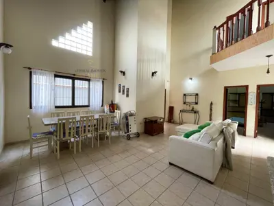 Casa - Sobrado com 4 dormitórios (sendo 4 suite(s)) a 0,00 metros praia.