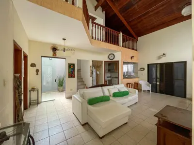 Casa - Sobrado com 4 dormitórios (sendo 4 suite(s)) a 0,00 metros praia.
