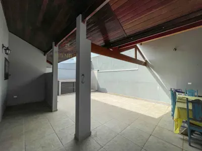 Casa - Sobrado com 4 dormitórios (sendo 4 suite(s)) a 0,00 metros praia.