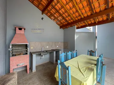 Casa - Sobrado com 4 dormitórios (sendo 4 suite(s)) a 0,00 metros praia.