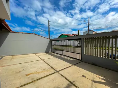 Casa - Sobrado com 4 dormitórios (sendo 4 suite(s)) a 0,00 metros praia.