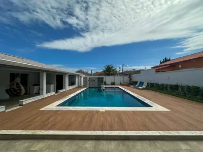 Casa - Térrea com 3 quartos (sendo 3 suite(s)) a 0,00 metros praia.