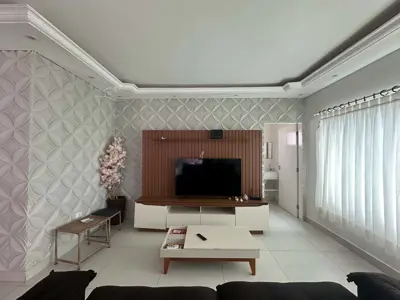 Casa - Térrea com 3 quartos (sendo 3 suite(s)) a 0,00 metros praia.