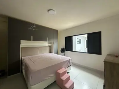 Casa - Térrea com 3 quartos (sendo 3 suite(s)) a 0,00 metros praia.