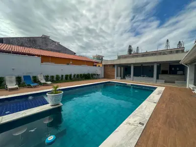 Casa - Térrea com 3 quartos (sendo 3 suite(s)) a 0,00 metros praia.