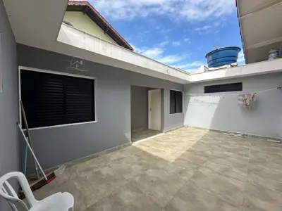 Casa - Térrea com 3 quartos (sendo 3 suite(s)) a 0,00 metros praia.