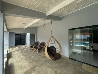 Casa - Térrea com 3 quartos (sendo 3 suite(s)) a 0,00 metros praia.