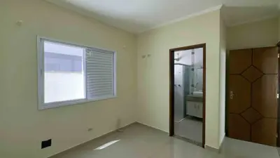 Casa - Sobrado com 4 quartos (sendo 4 suite(s)) a 1000,00 metros praia.