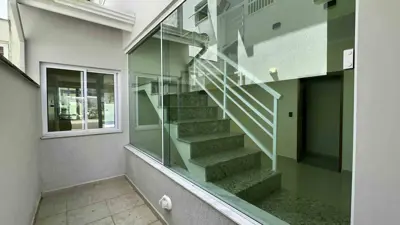 Casa - Sobrado com 4 quartos (sendo 4 suite(s)) a 1000,00 metros praia.