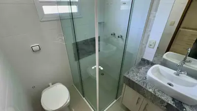 Casa - Sobrado com 4 quartos (sendo 4 suite(s)) a 1000,00 metros praia.