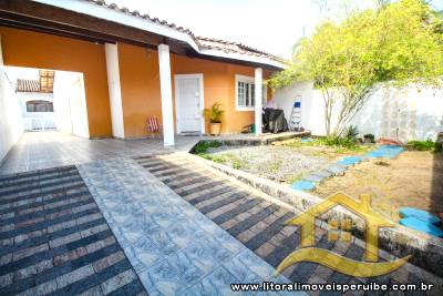 Casa - Térrea com Edícula com 3 dormitórios (sendo 1 suite(s)) a 700,00 metros praia.