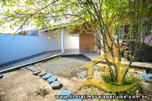 Casa - Térrea com Edícula com 3 dormitórios (sendo 1 suite(s)) a 700,00 metros praia.