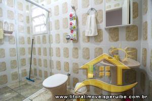 Casa - Térrea com Edícula com 3 dormitórios (sendo 1 suite(s)) a 700,00 metros praia.