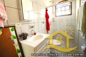 Casa - Térrea com Edícula com 3 dormitórios (sendo 1 suite(s)) a 700,00 metros praia.
