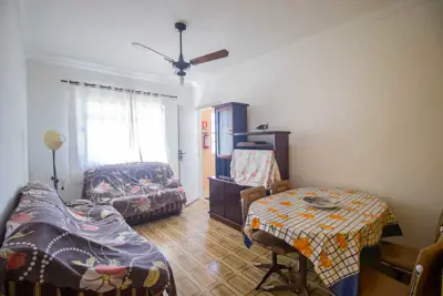 Apartamento - Amplo com 2 dormitórios (sendo 0 suite(s)) a 300,00 metros praia.