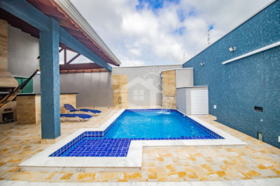 Casa - Térrea com 3 dormitórios (sendo 1 suite(s)) a 1500,00 metros praia.