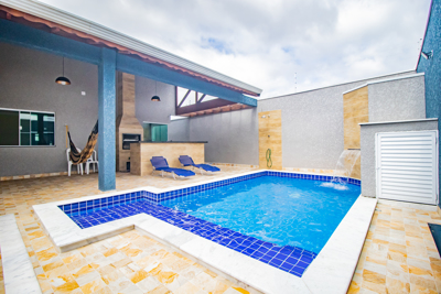 Casa - Térrea com 3 dormitórios (sendo 1 suite(s)) a 1500,00 metros praia.