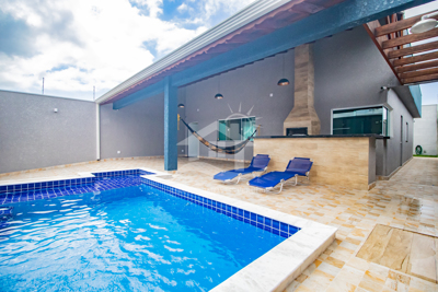 Casa - Térrea com 3 dormitórios (sendo 1 suite(s)) a 1500,00 metros praia.