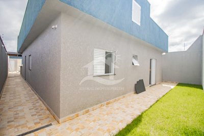 Casa - Térrea com 3 dormitórios (sendo 1 suite(s)) a 1500,00 metros praia.