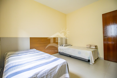 Casa - Térrea com 3 dormitórios (sendo 1 suite(s)) a 1500,00 metros praia.