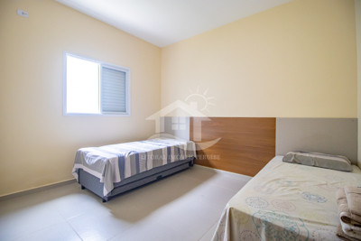 Casa - Térrea com 3 dormitórios (sendo 1 suite(s)) a 1500,00 metros praia.