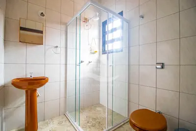 Casa - Térrea com 2 dormitórios (sendo 1 suite(s)) a 1800,00 metros praia.