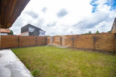 Casa - Térrea com 2 dormitórios (sendo 1 suite(s)) a 1800,00 metros praia.