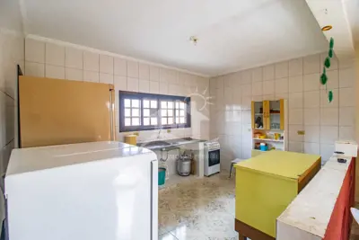 Casa - Térrea com 2 dormitórios (sendo 1 suite(s)) a 1800,00 metros praia.