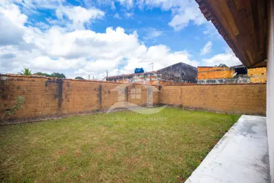 Casa - Térrea com 2 dormitórios (sendo 1 suite(s)) a 1800,00 metros praia.