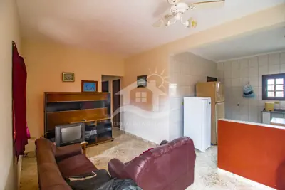 Casa - Térrea com 2 dormitórios (sendo 1 suite(s)) a 1800,00 metros praia.