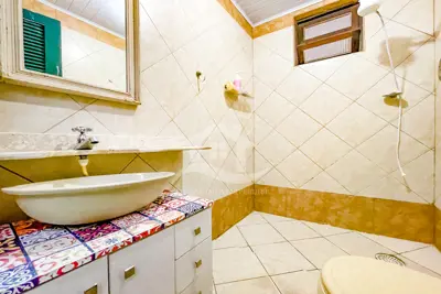 Hotel - Pousada com  dormitórios  a 1000,00 metros praia.