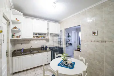 Apartamento - Amplo com 3 dormitórios (sendo 1 suite(s)) a 350,00 metros praia.