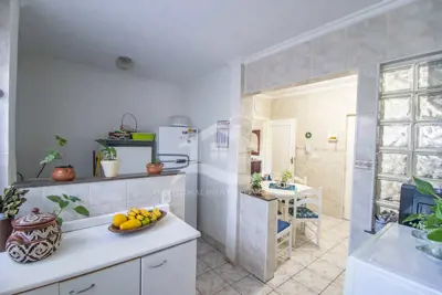 Apartamento - Amplo com 3 dormitórios (sendo 1 suite(s)) a 350,00 metros praia.