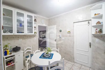 Apartamento - Amplo com 3 dormitórios (sendo 1 suite(s)) a 350,00 metros praia.