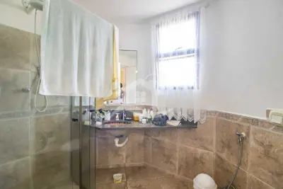 Apartamento - Amplo com 3 dormitórios (sendo 1 suite(s)) a 350,00 metros praia.