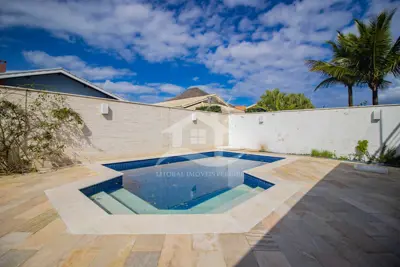 Casa - Sobrado com 5 dormitórios (sendo 5 suite(s)) a 500,00 metros praia.