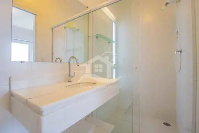 Casa - Sobrado com 5 dormitórios (sendo 5 suite(s)) a 500,00 metros praia.