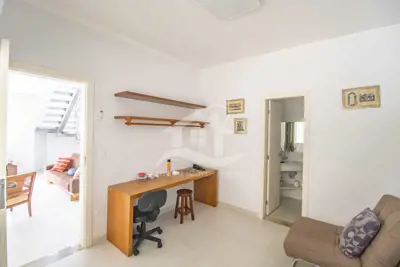 Casa - Sobrado com 5 dormitórios (sendo 5 suite(s)) a 500,00 metros praia.
