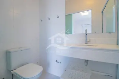 Casa - Sobrado com 5 dormitórios (sendo 5 suite(s)) a 500,00 metros praia.