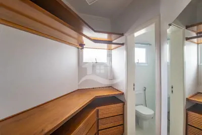 Casa - Sobrado com 5 dormitórios (sendo 5 suite(s)) a 500,00 metros praia.