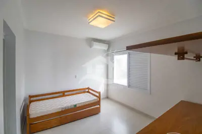 Casa - Sobrado com 5 dormitórios (sendo 5 suite(s)) a 500,00 metros praia.
