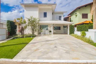 Casa - Sobrado com 5 dormitórios (sendo 5 suite(s)) a 500,00 metros praia.