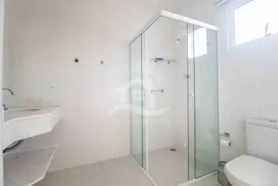 Casa - Sobrado com 5 dormitórios (sendo 5 suite(s)) a 500,00 metros praia.