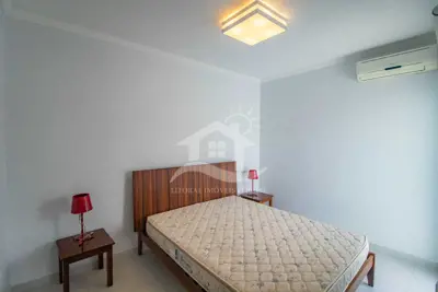 Casa - Sobrado com 5 dormitórios (sendo 5 suite(s)) a 500,00 metros praia.