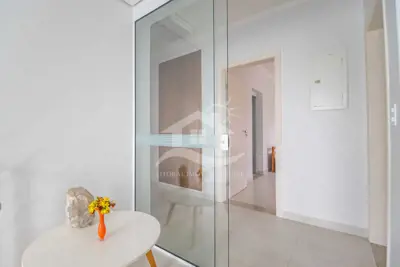 Casa - Sobrado com 5 dormitórios (sendo 5 suite(s)) a 500,00 metros praia.