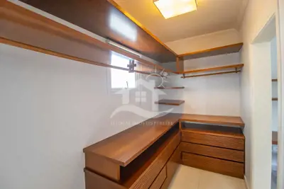 Casa - Sobrado com 5 dormitórios (sendo 5 suite(s)) a 500,00 metros praia.